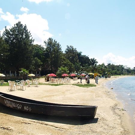 Rosemary Courts Bed & Breakfast Entebbe Exterior photo